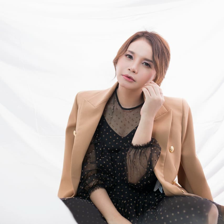 10 Potret Rossa tampil dengan Korean makeup look, manglingi