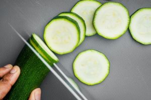 27 Manfaat timun untuk kecantikan dan kesehatan, serta cara penggunaannya