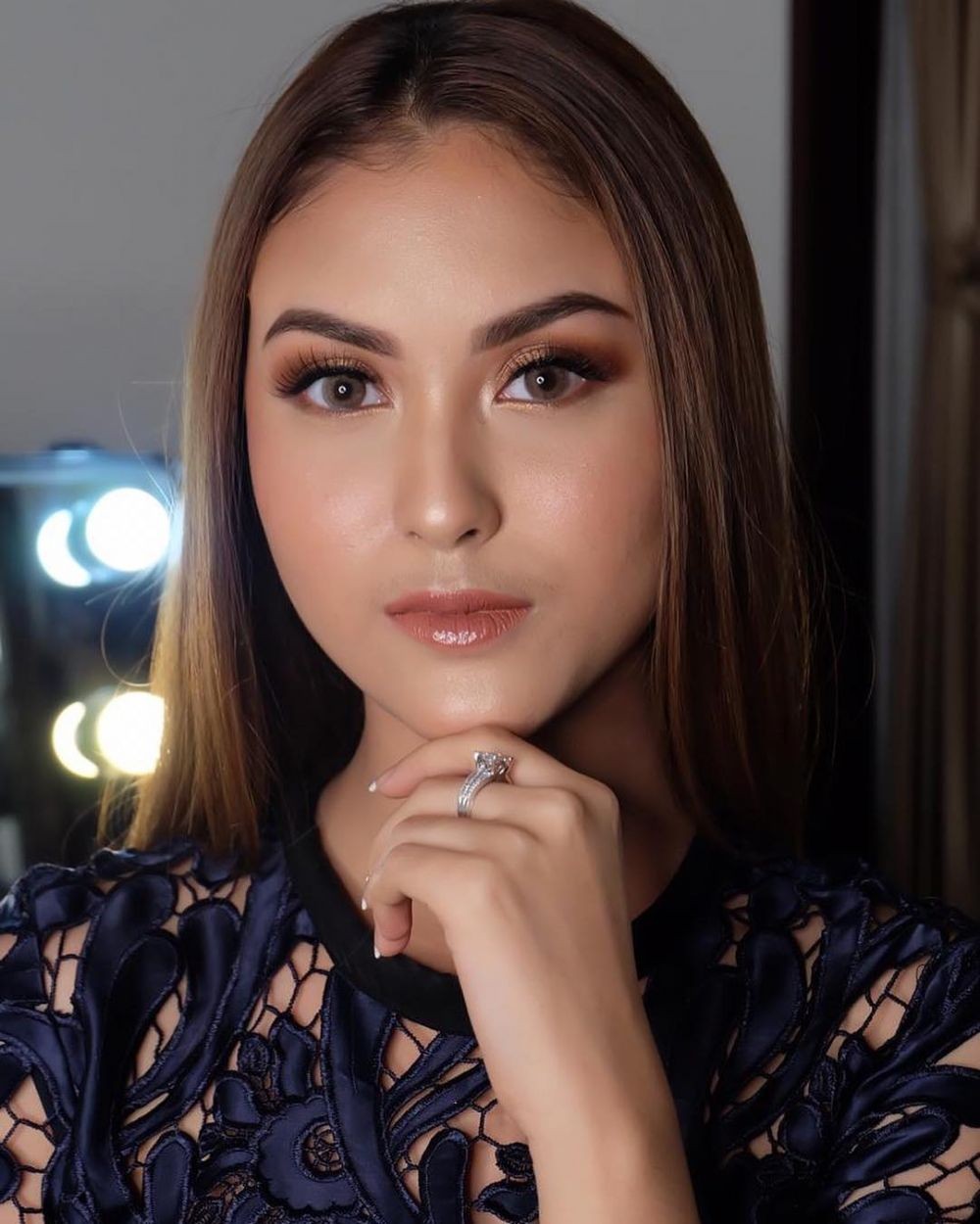 Berwajah blasteran, 10 seleb cantik ini langganan peran antagonis