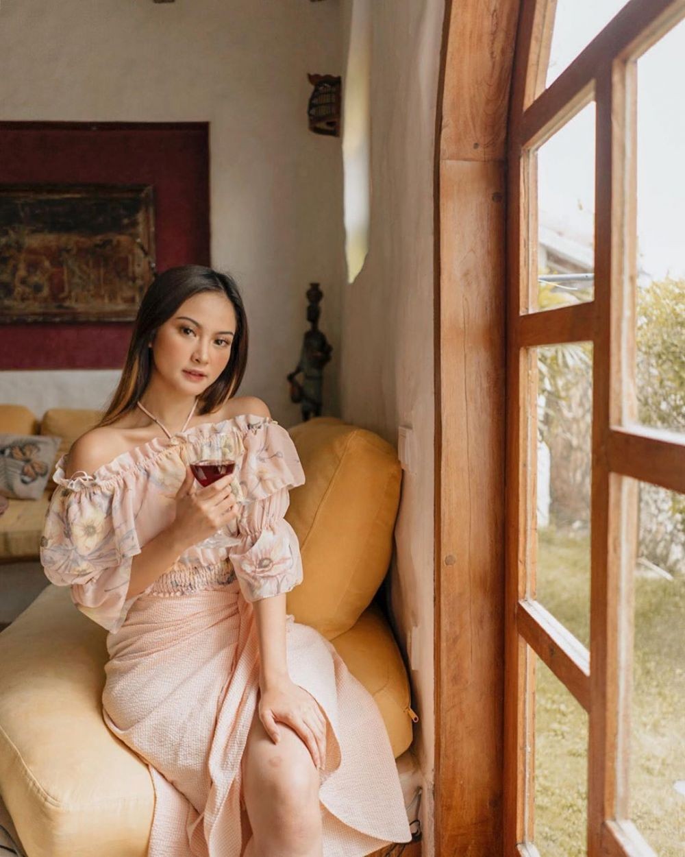 Berwajah blasteran, 10 seleb cantik ini langganan peran antagonis