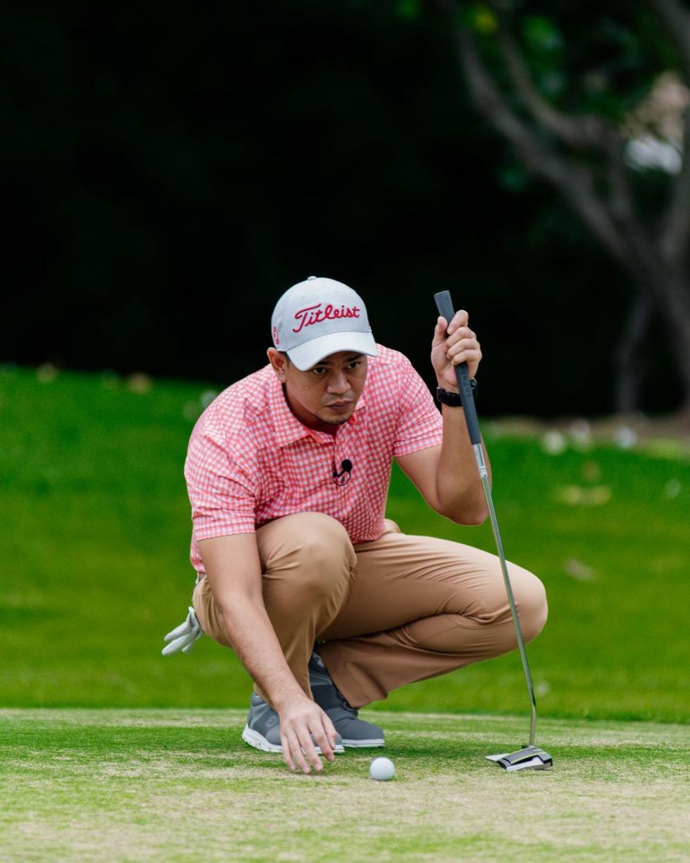 Potret 8 seleb ganteng saat main golf, ada yang ikut turnamen nasional