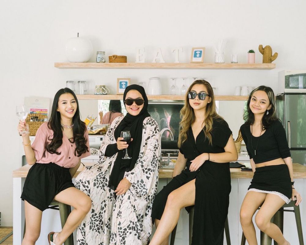 10 Pesona Shabina Mecca, bungsu Sarita Abdul Mukti yang sudah remaja