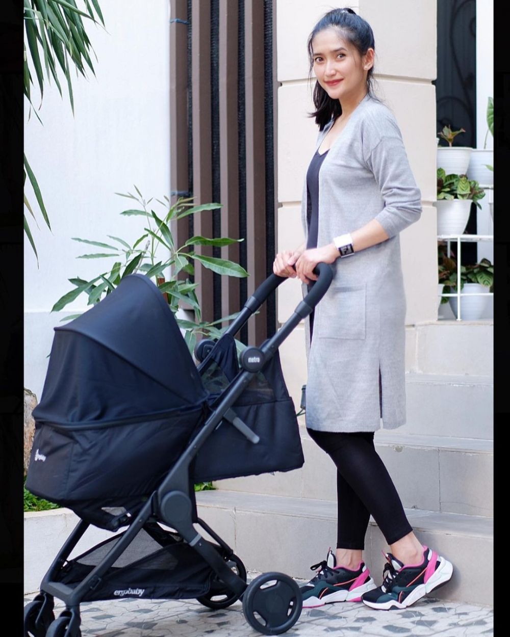 10 Potret terbaru Zora Vidyanata usai melahirkan, masih tetap bak ABG