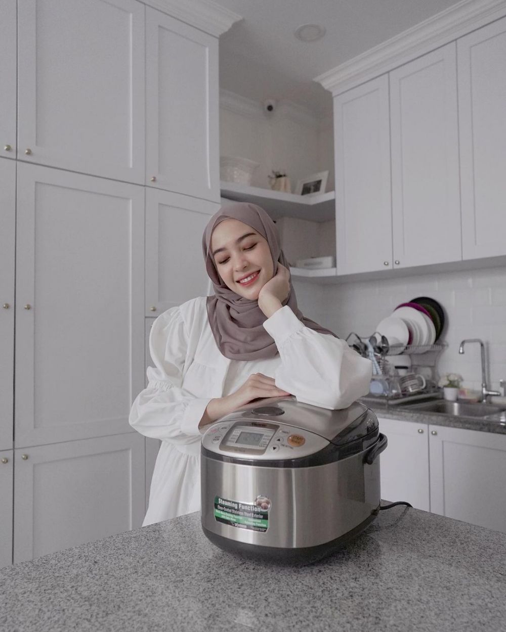 10 Penampakan rumah Irvan Farhad, instagrammable dengan nuansa putih