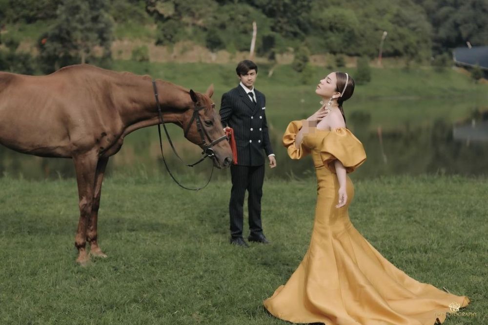 5 Gaya pemotretan preweding Felicya dan Caesar Hito jelang nikah