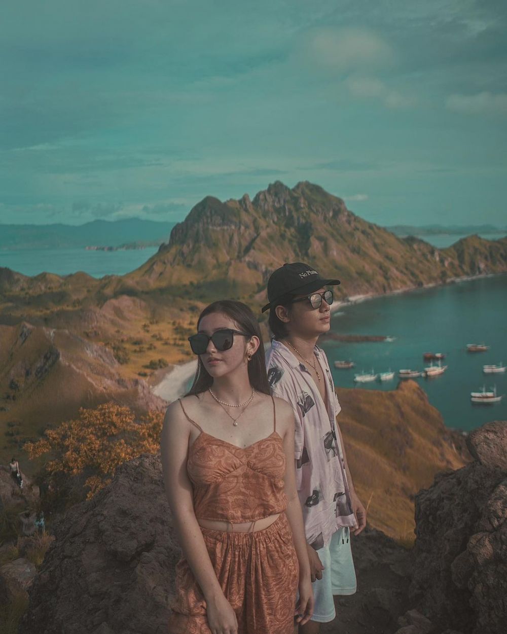 Momen 7 seleb liburan awal tahun bareng pacar, romantis abis