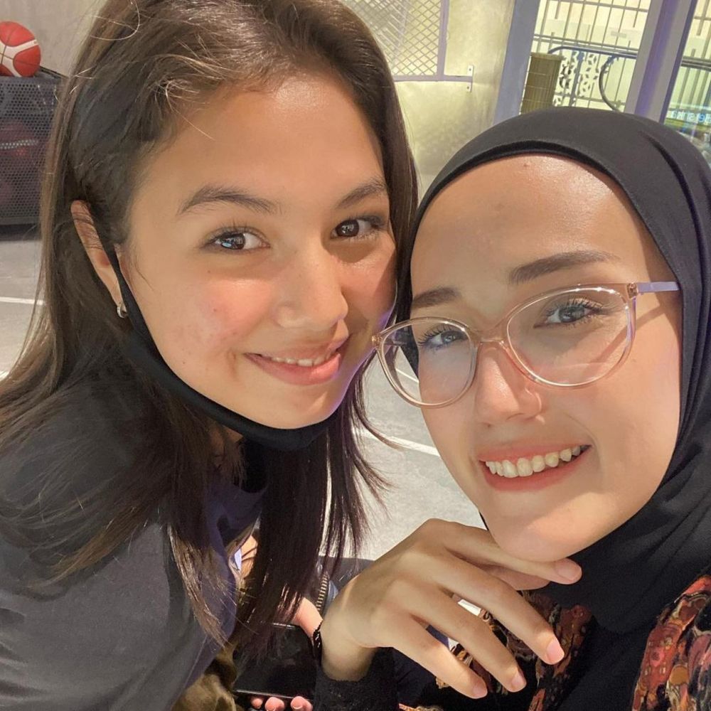 8 Potret kedekatan Saskia Chadwick dan keluarga Kiesha Alvaro