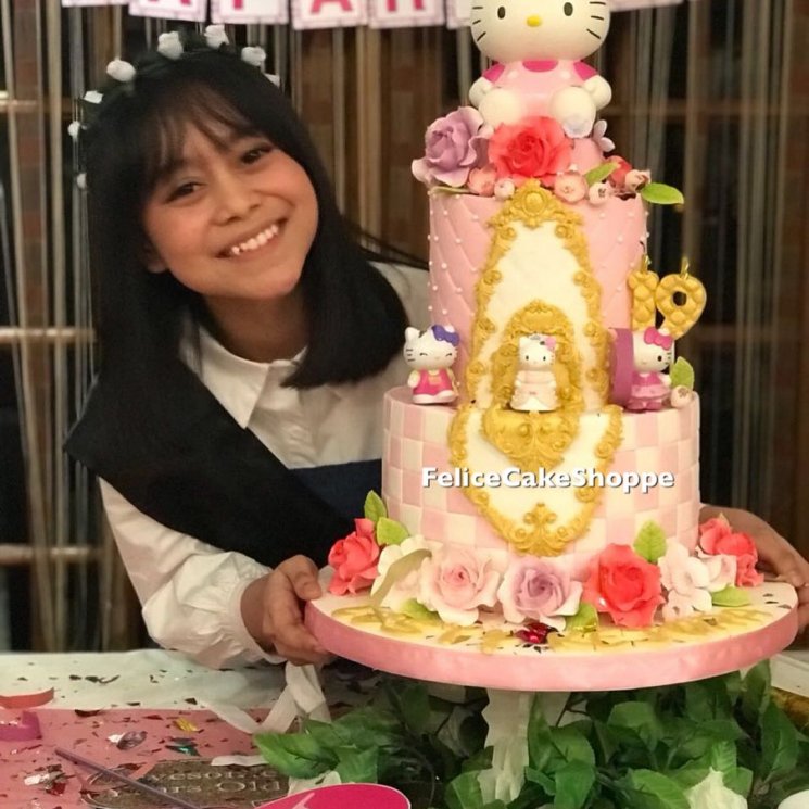 Potret kue ulang tahun 7 penyanyi dangdut, punya Nassar bentuknya unik