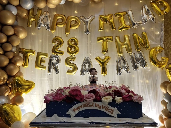 Potret kue ulang tahun 7 penyanyi dangdut, punya Nassar bentuknya unik