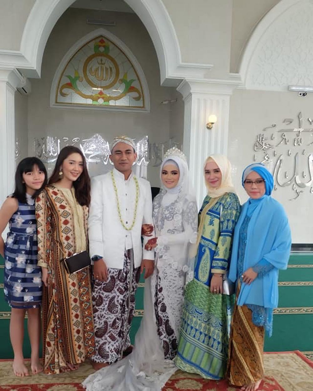 Jarang tersorot, ini 9 momen kedekatan Putri Anne dan adik