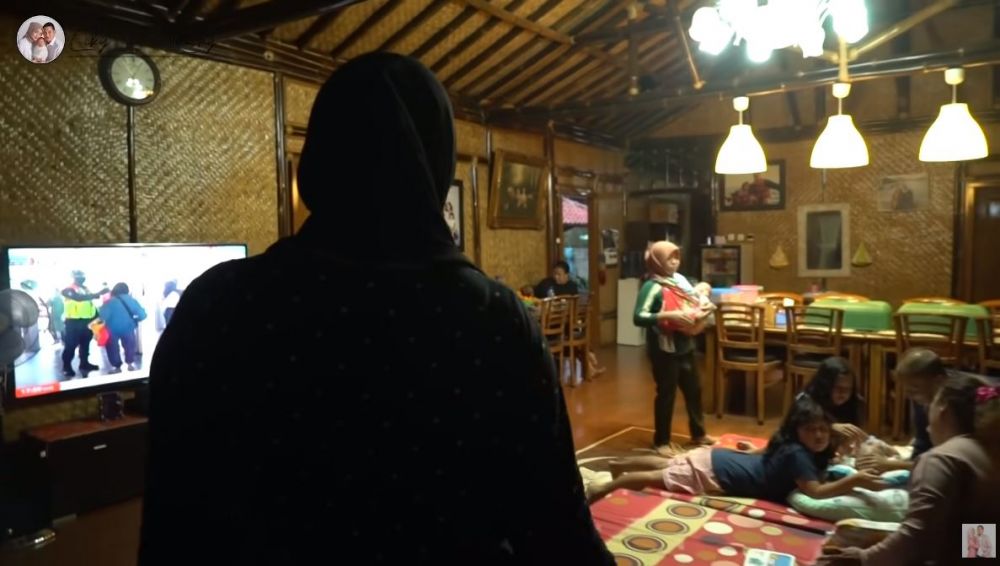 10 Potret vila bambu keluarga Citra Kirana, suasananya asri banget