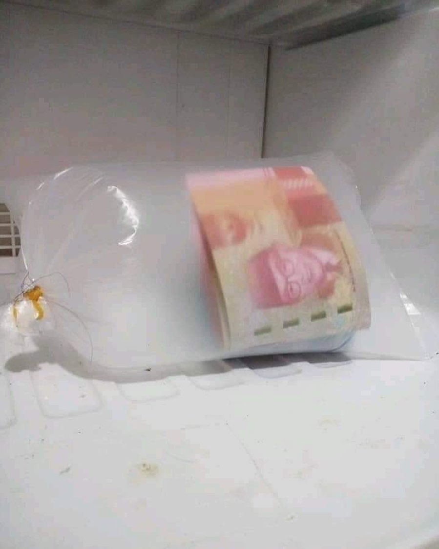 10 Kelakuan kurang kerjaan pas di rumah, lucunya bikin tepuk jidat