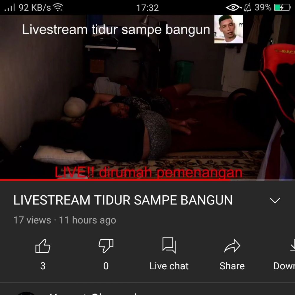 10 Kelakuan kurang kerjaan pas di rumah, lucunya bikin tepuk jidat