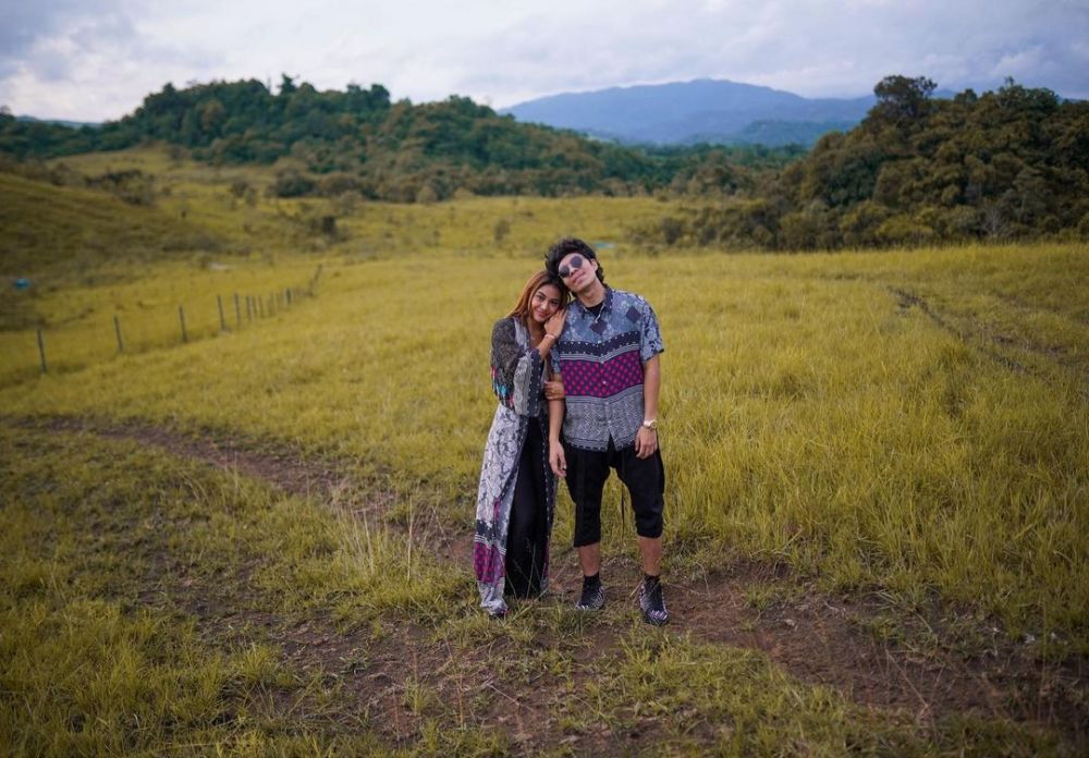 11 Potret Atta Halilintar & Aurel di Sumba, mesranya bak prewedding