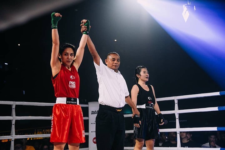 10 Potret Athira Farina, pilot cantik yang dijodohkan dengan El Rumi