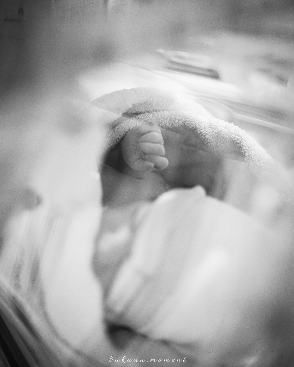 10 Momen kelahiran buah hati pertama Vebby Palwinta, penuh perjuangan