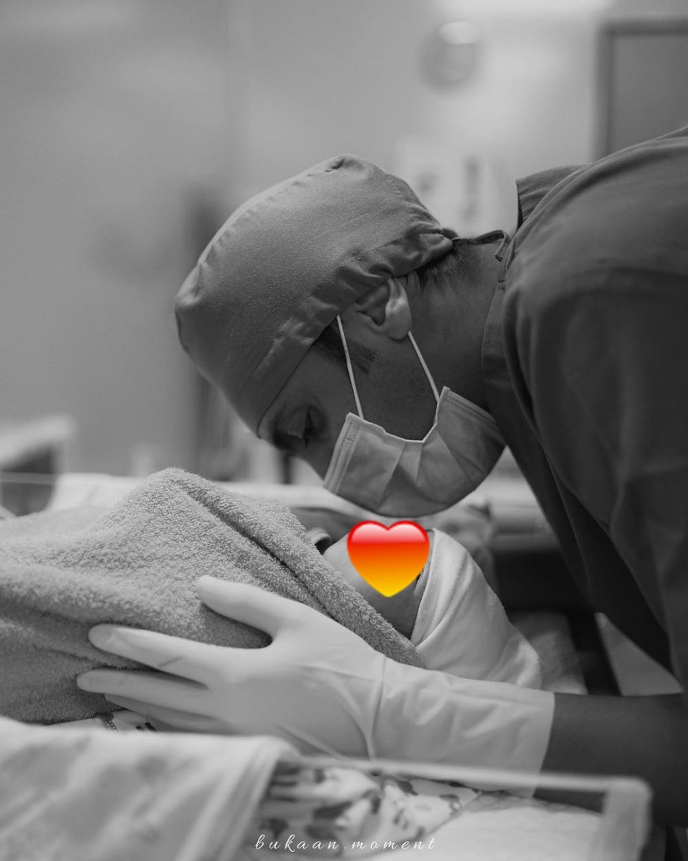 10 Momen kelahiran buah hati pertama Vebby Palwinta, penuh perjuangan