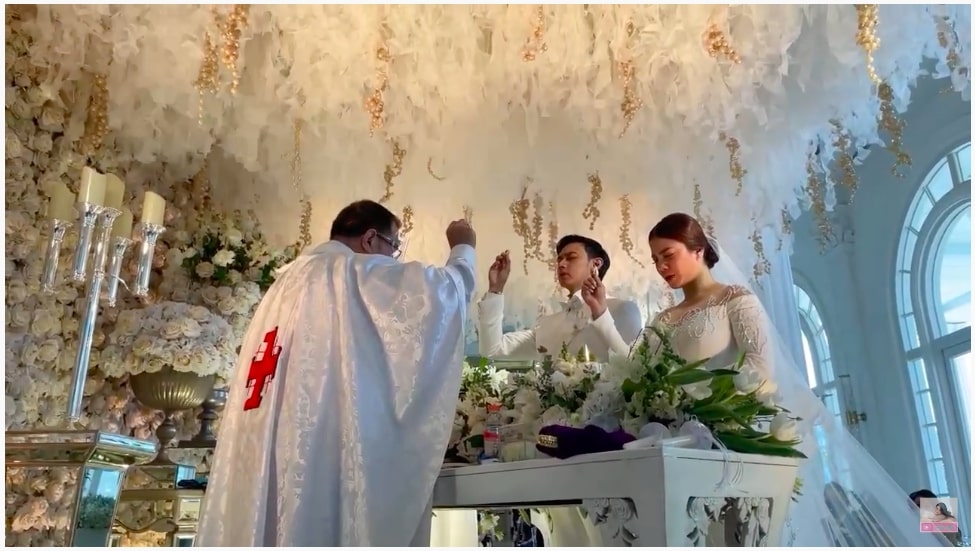 Jalani pacaran lebih 7 tahun, ini momen bahagia 7 seleb saat nikah