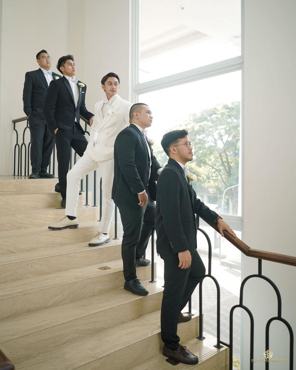 8 Momen kebersamaan Caesar Hito dan groomsmen, seru dan kompak