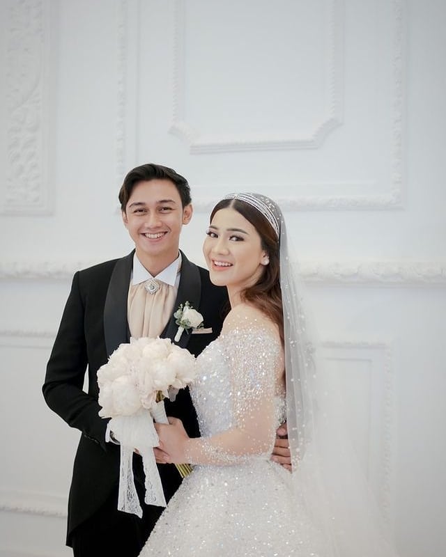 12 Momen resepsi pernikahan Felicya Angelista dan Caesar Hito, megah