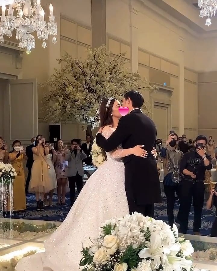 12 Momen resepsi pernikahan Felicya Angelista dan Caesar Hito, megah