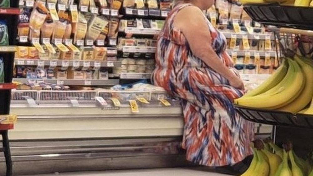 10 Potret lucu orang saat di tempat belanja, ada-ada saja