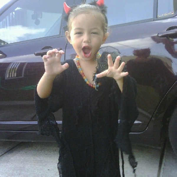 10 Potret masa kecil Saskia Chadwick, rambut bulenya curi perhatian