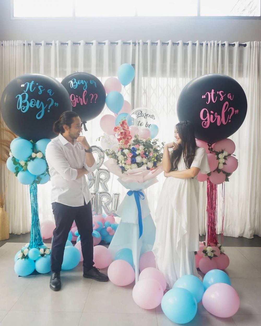 10 Momen baby shower Ana Riana, bertema garden party serba putih