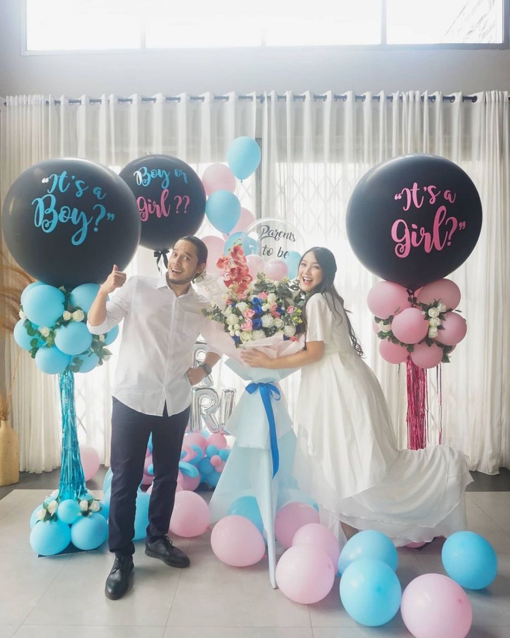 10 Momen baby shower Ana Riana, bertema garden party serba putih