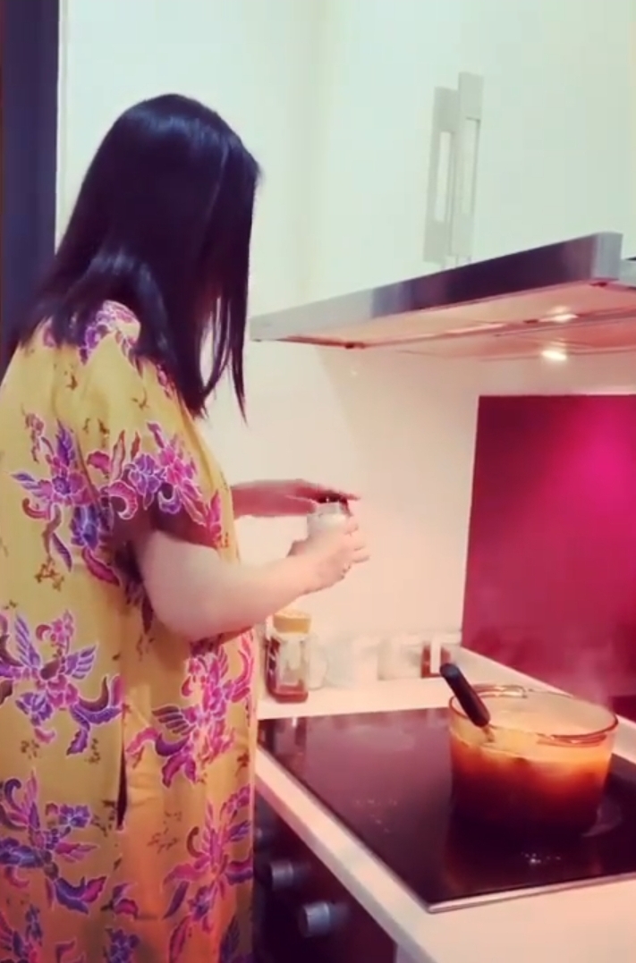 10 Potret keseharian Whulandary Herman di Malaysia, jauh dari glamor