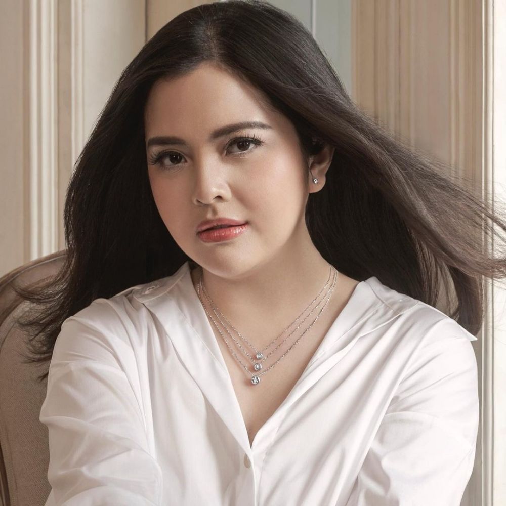 8 Seleb punya wajah baby face padahal sudah punya anak, memesona