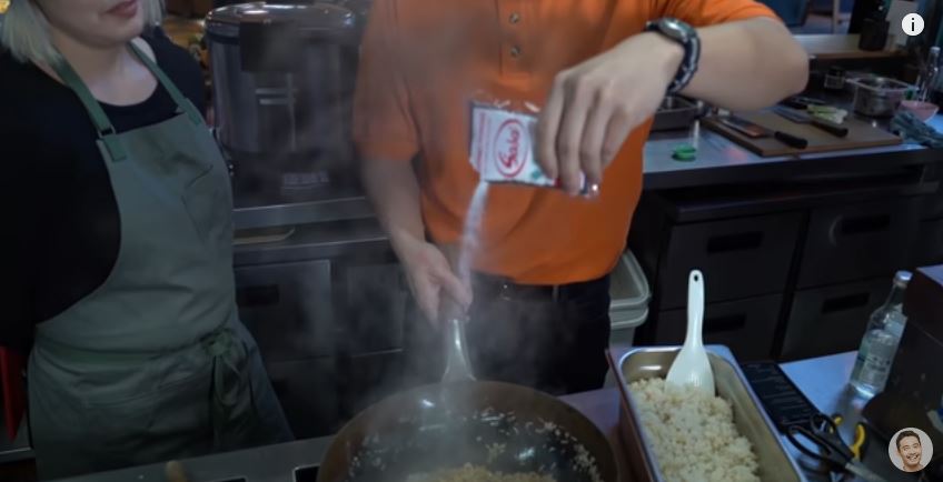 Nasi Goreng Praktis Ala Uncle Roger, Dapat Pujian Chef Michelin Star!