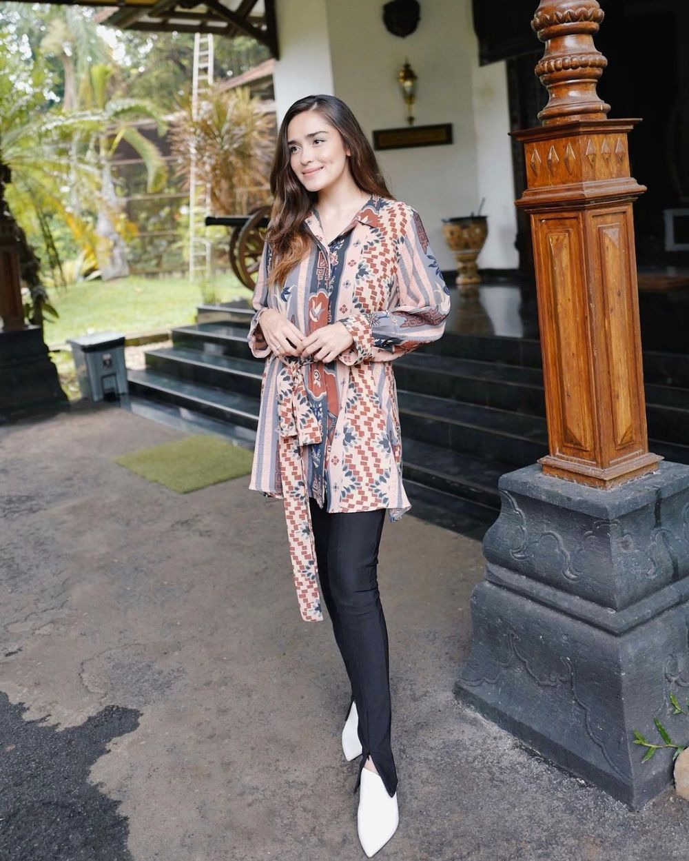 10 Penampakan rumah Yasmine Wildblood & Abi Yapto, bergaya klasik Jawa