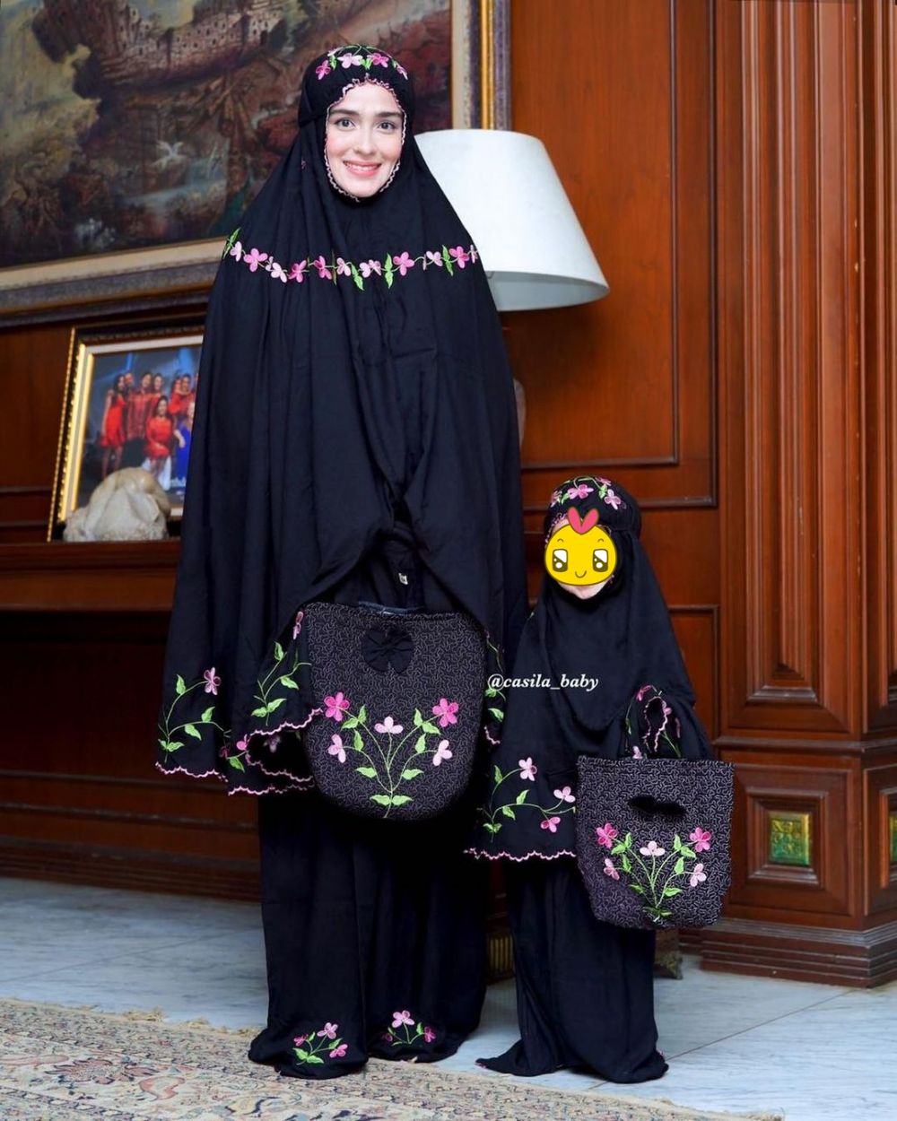 10 Penampakan rumah Yasmine Wildblood & Abi Yapto, bergaya klasik Jawa