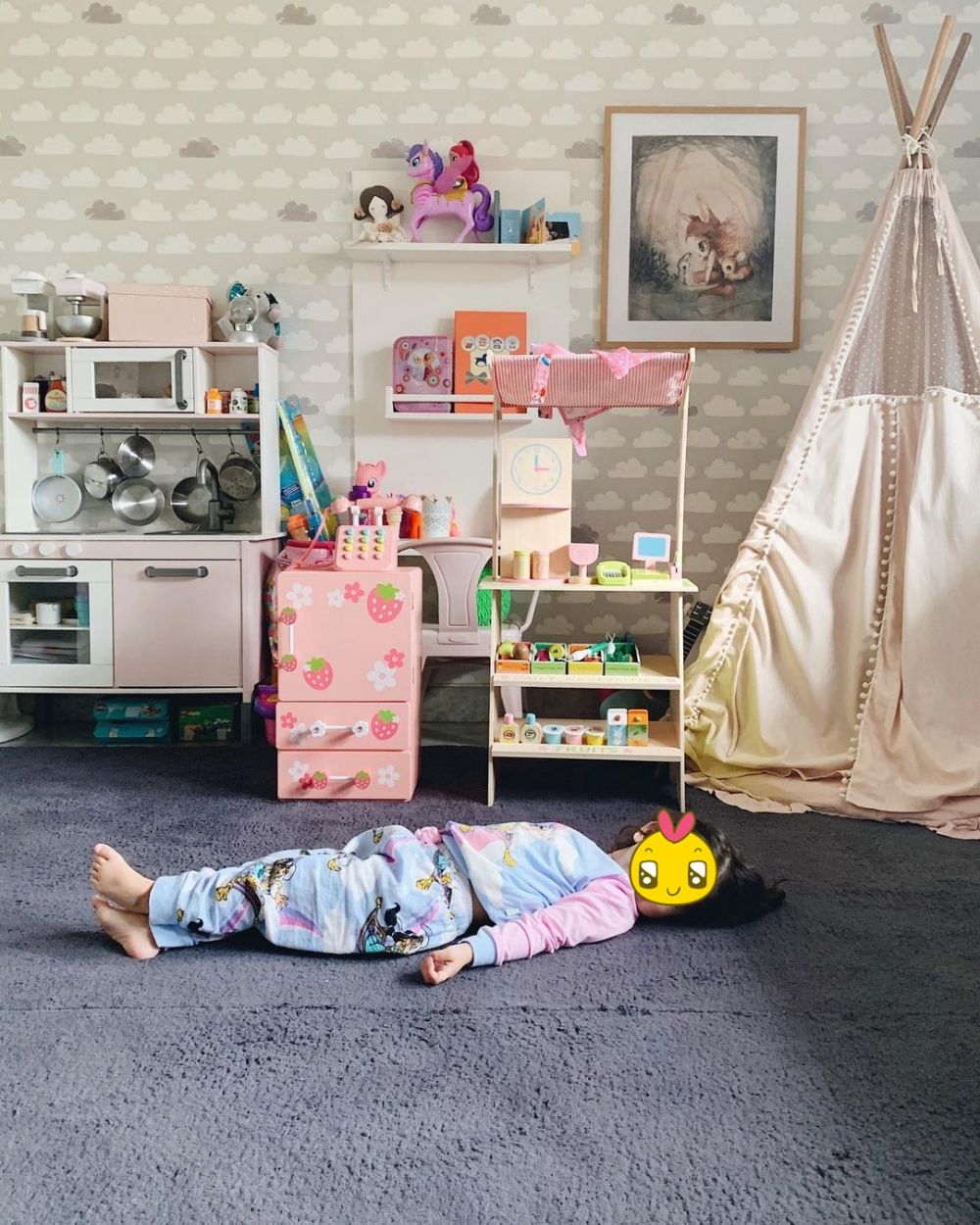 10 Penampakan rumah Yasmine Wildblood & Abi Yapto, bergaya klasik Jawa