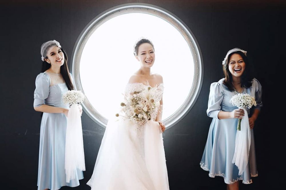 Gaya 15 Seleb Saat Jadi Bridesmaid Mieke Amalia Curi Perhatian Gaya 15 Seleb Saat Jadi Bridesmaid Mieke Amalia Curi Perhatian