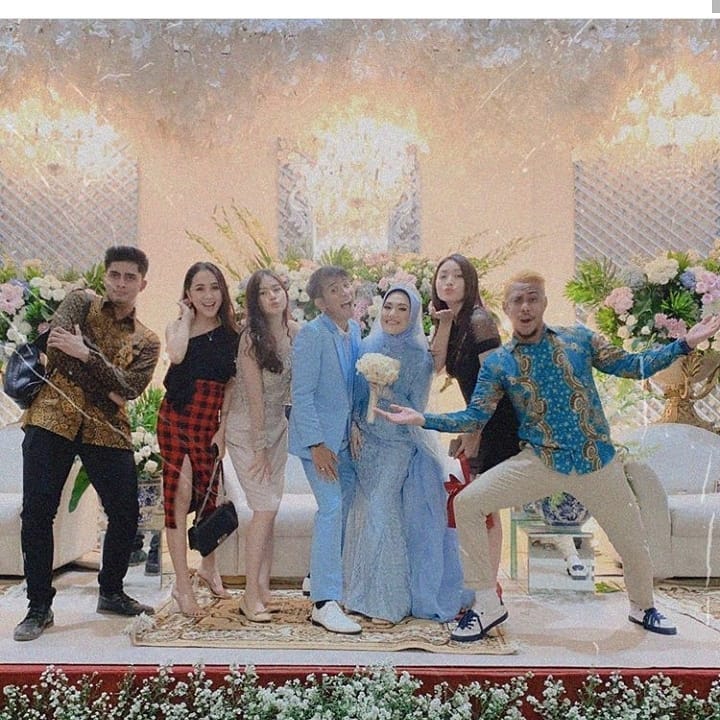 10 Gaya Natasha Wilona saat kondangan, stunning pakai dress