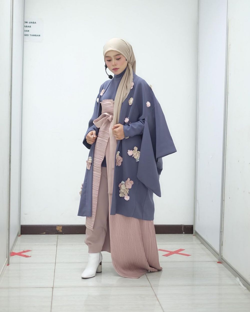 8 Potret Lesty Kejora hadiri ulang tahun Indosiar, hijabnya disorot