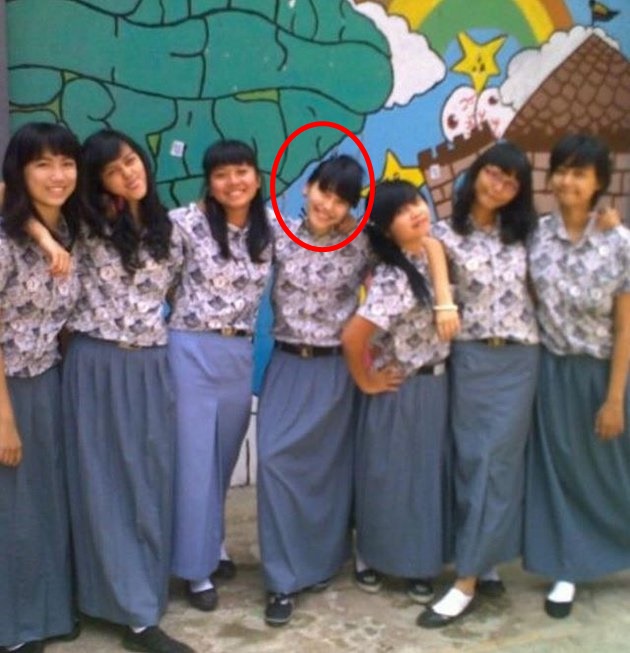 8 Potret lawas Ayu Ting Ting & geng pertemanannya zaman SMA, hits abis