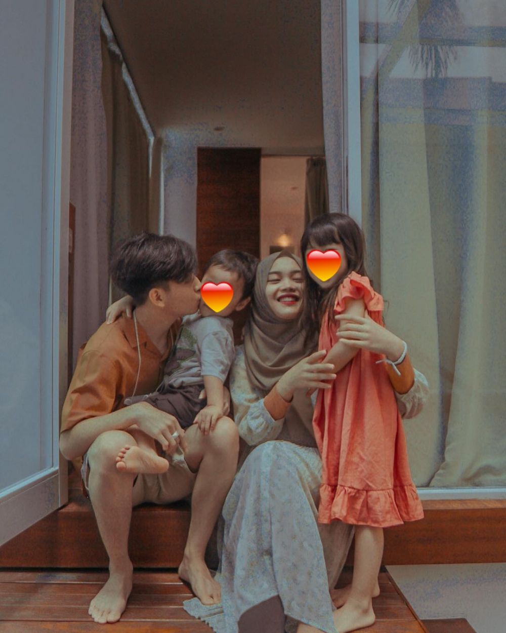 10 Momen kedekatan Putri Delina dan keluarga Jeffry Raksa