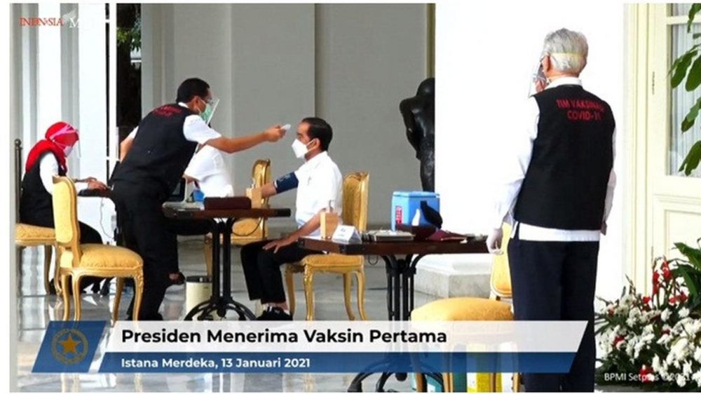 10 Momen penyuntikan vaksin Sinovac pertama pada Presiden Jokowi