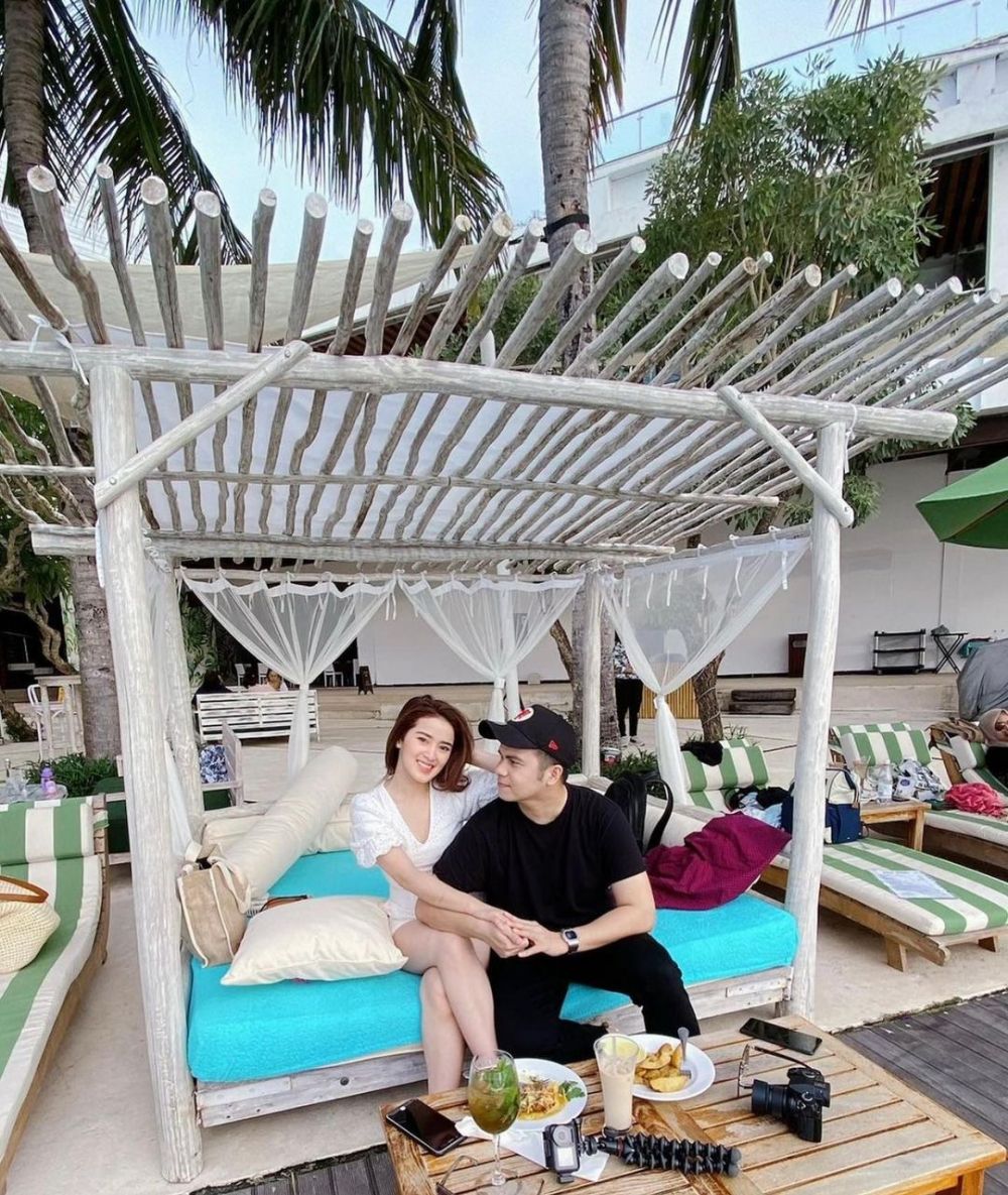 10 Momen bulan madu Rosiana Dewi & Handika Pratama di Bali, romantis