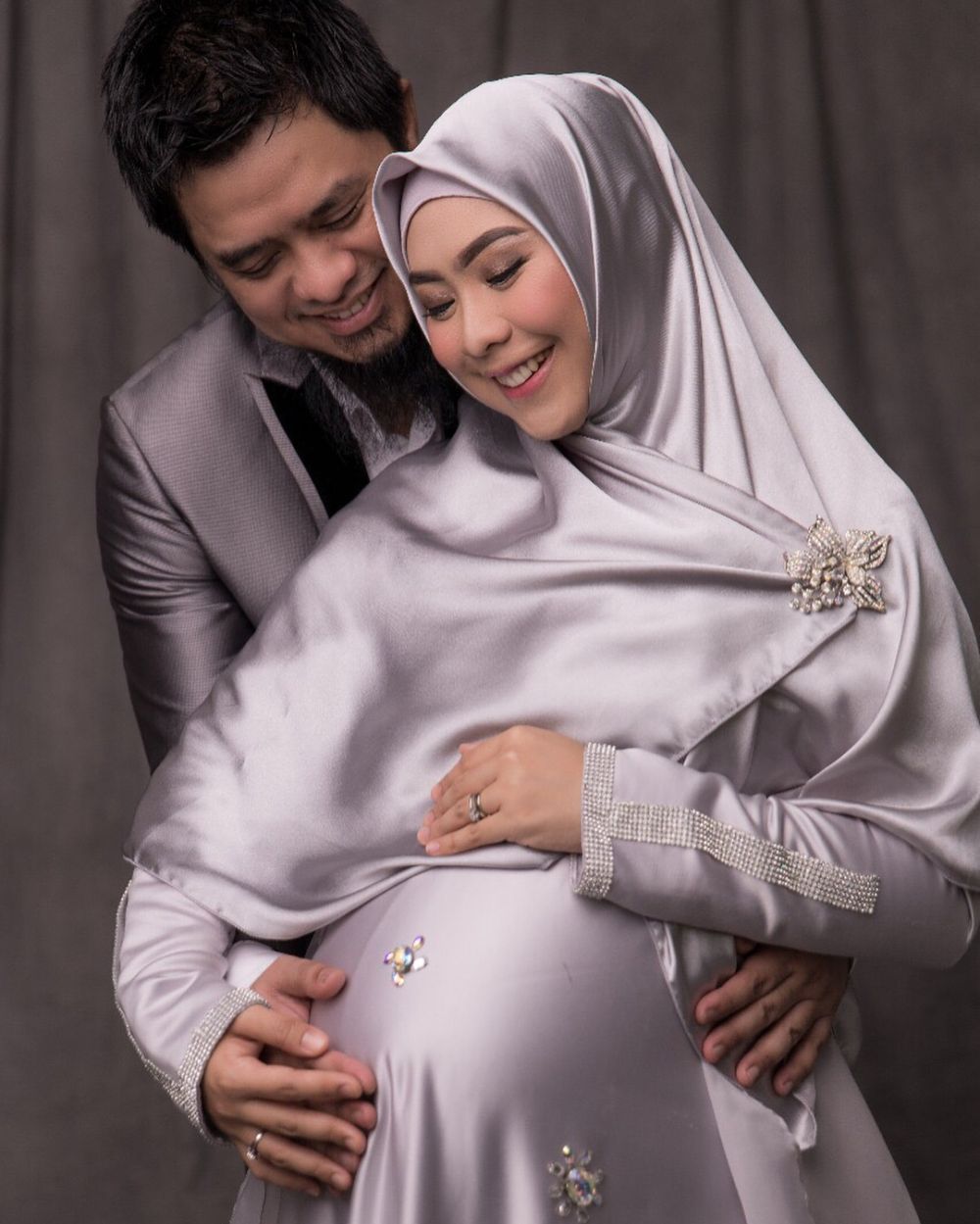 Anniversary ke-7, 10 potret perjalanan cinta Oki Setiana Dewi & suami