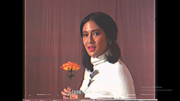 Potret 8 seleb cantik bergaya ala 90-an, totalitas pol