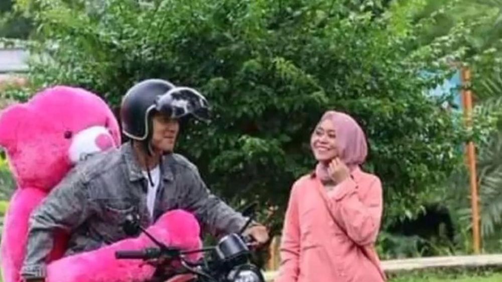 7 Momen Rizky Billar syuting bareng Lesty Kejora di mini seri baru