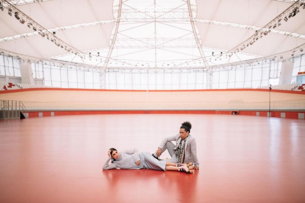 10 Potret prewedding Arie Kriting dan Indah Permatasari, romantis