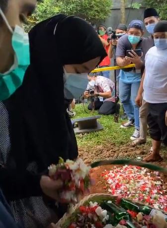 8 Momen pemakaman Syekh Ali Jaber di Pesantren milik Yusuf Mansur