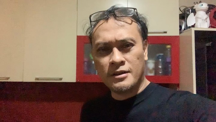 10 Penampakan rumah Andra Ramadhan, koleksi gitarnya curi perhatian