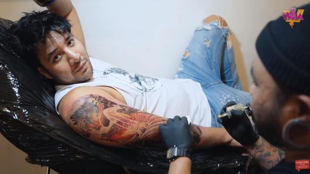 8 Potret terbaru Ammar Zoni dengan tubuh penuh tato, makin sangar