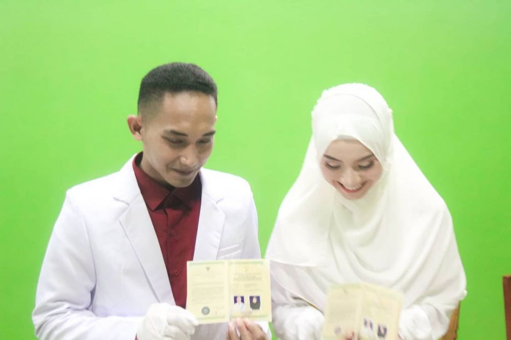 Resmi menikah, ini 10 potret mesra Ikal 'Laskar Pelangi' dan pasangan